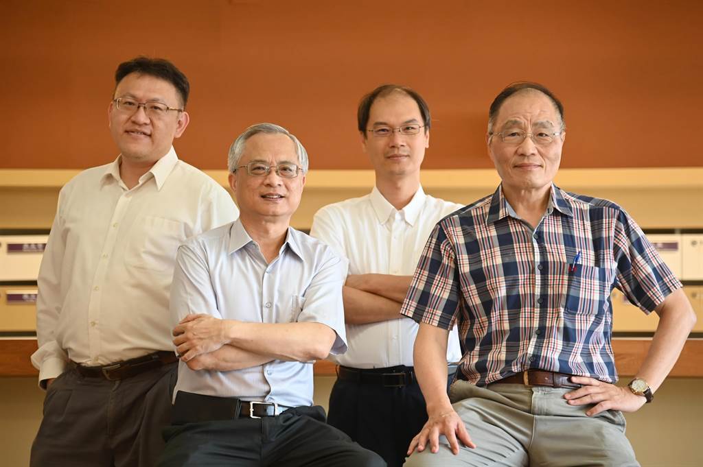 清華電機系教授張孟凡（左起）、王晉良、邱博文、祁忠勇榮獲今年科技部傑出研究獎。